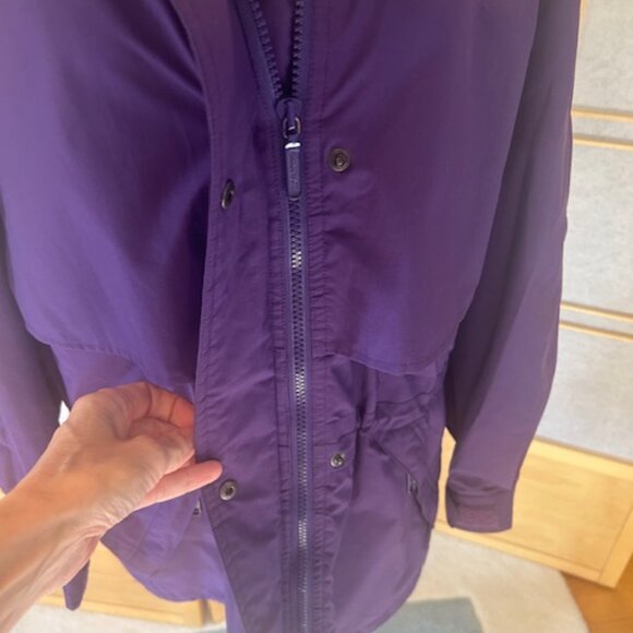 Eddie Bauer Women's Gore-Tex Raincoat - Size M - Picture 5 of 7